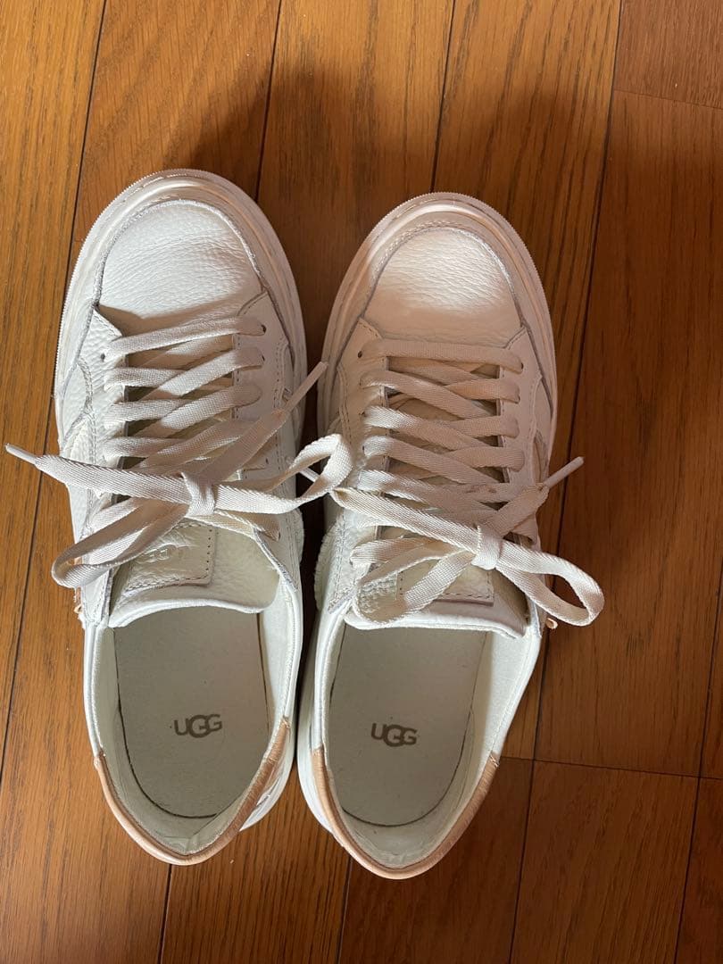 まこ⭐︎UGG ホワイトレザー スニーカー