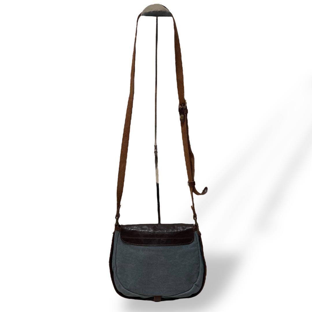 【ヴィンテージ】イルビゾンテ　ショルダーバッグ　サコッシュ　レザー　ロゴ型押し