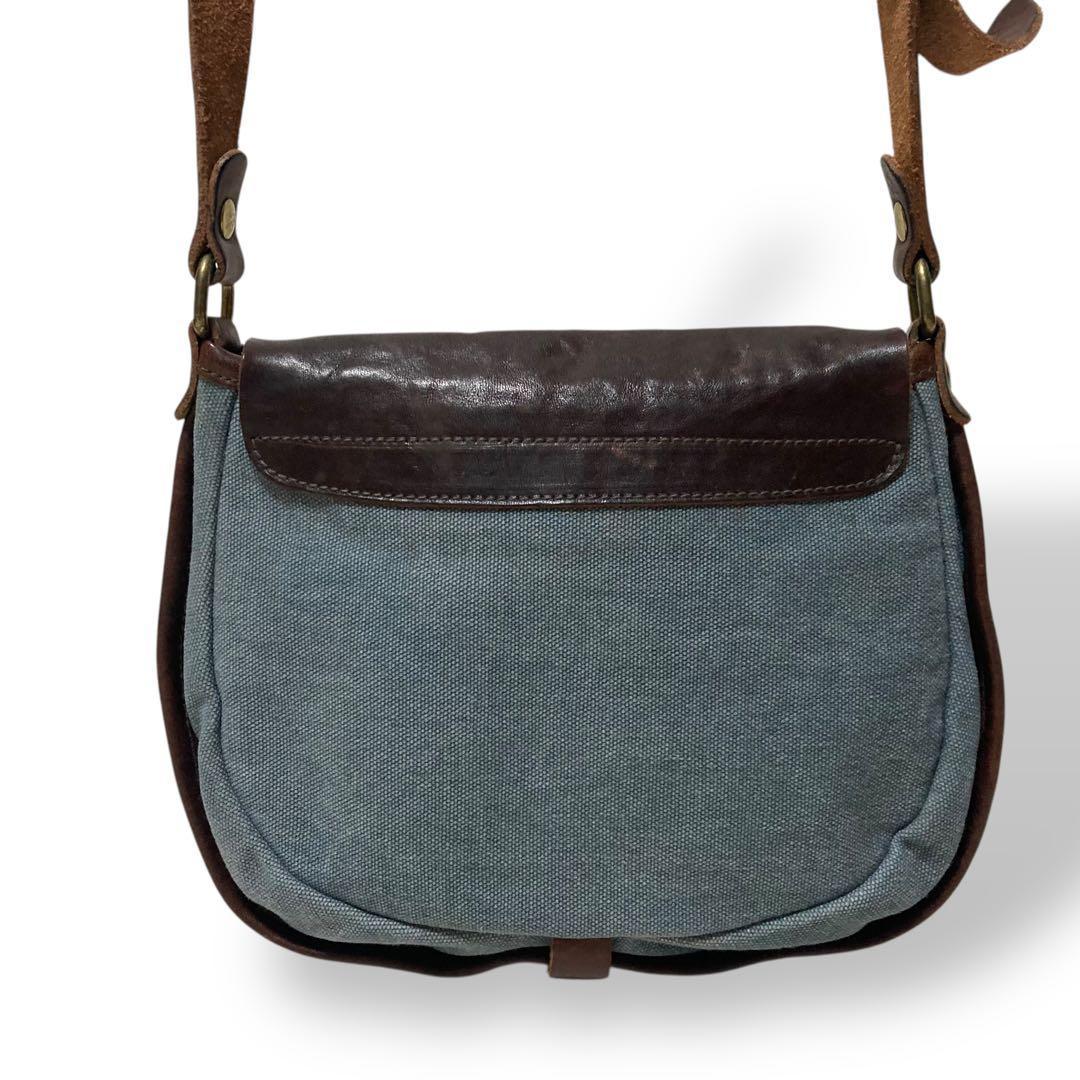 【ヴィンテージ】イルビゾンテ　ショルダーバッグ　サコッシュ　レザー　ロゴ型押し