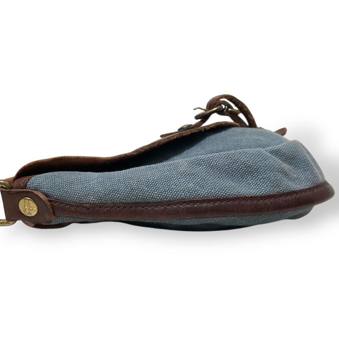 【ヴィンテージ】イルビゾンテ　ショルダーバッグ　サコッシュ　レザー　ロゴ型押し