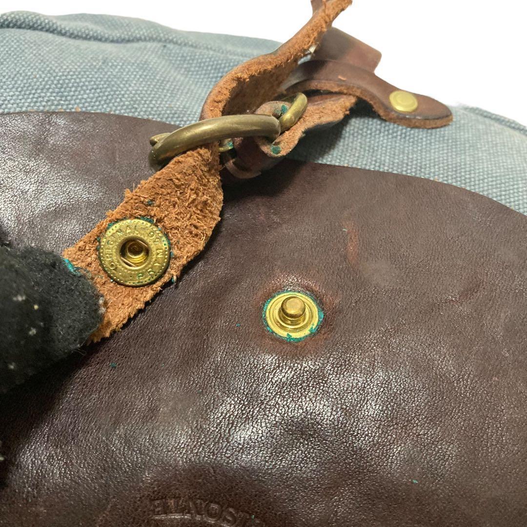 【ヴィンテージ】イルビゾンテ　ショルダーバッグ　サコッシュ　レザー　ロゴ型押し