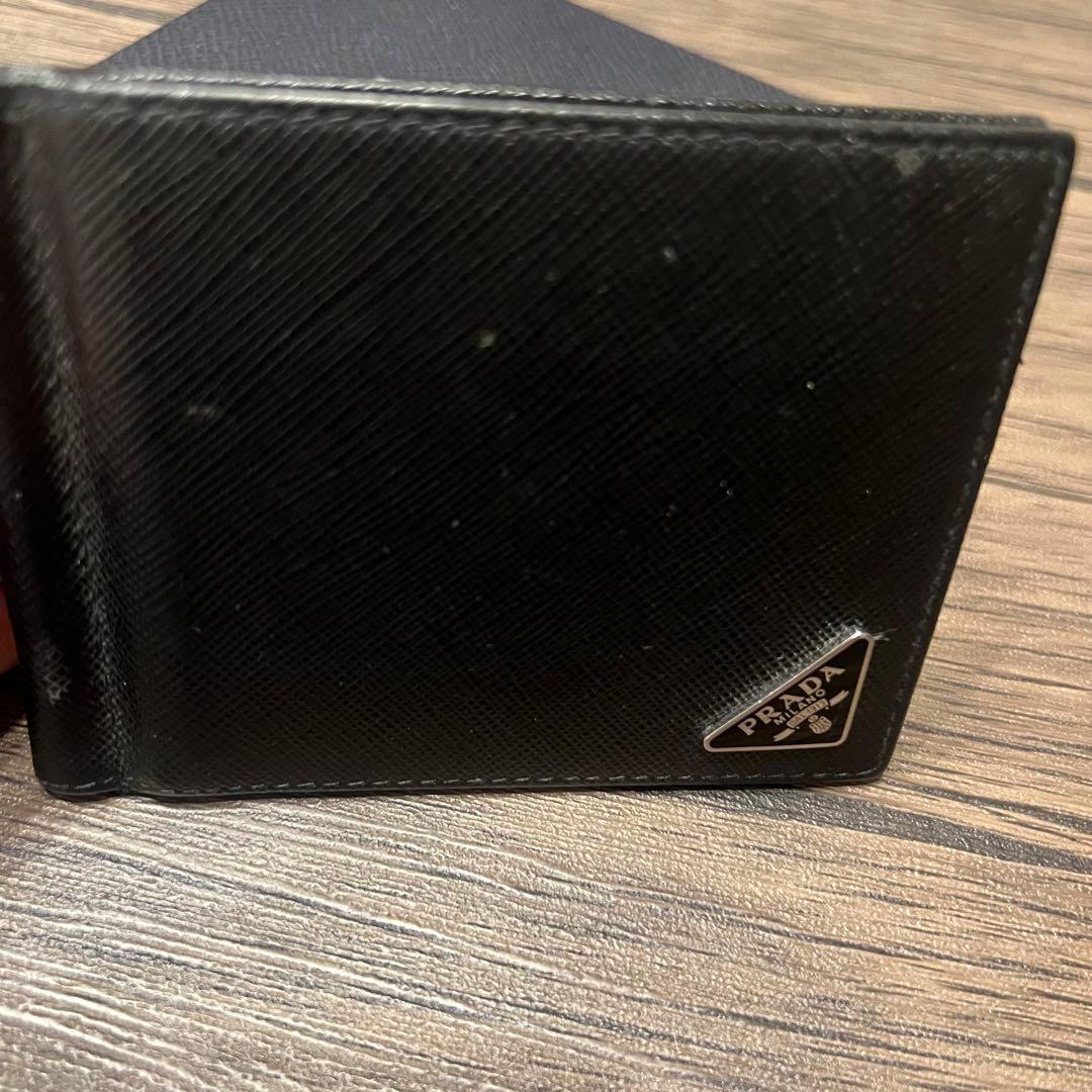 PRADA マネークリップ付きサフィアーノトライアングル　財布