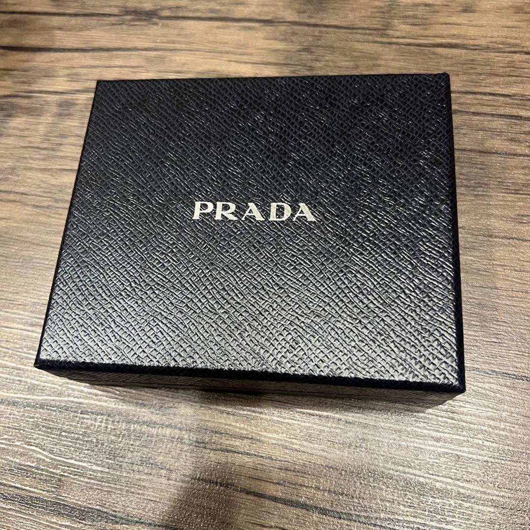 PRADA マネークリップ付きサフィアーノトライアングル　財布