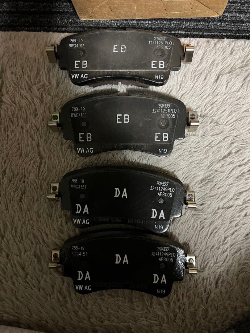 アウディA4.A5スポーツバッククワトロSライン、純正ブレーキパッド1台分