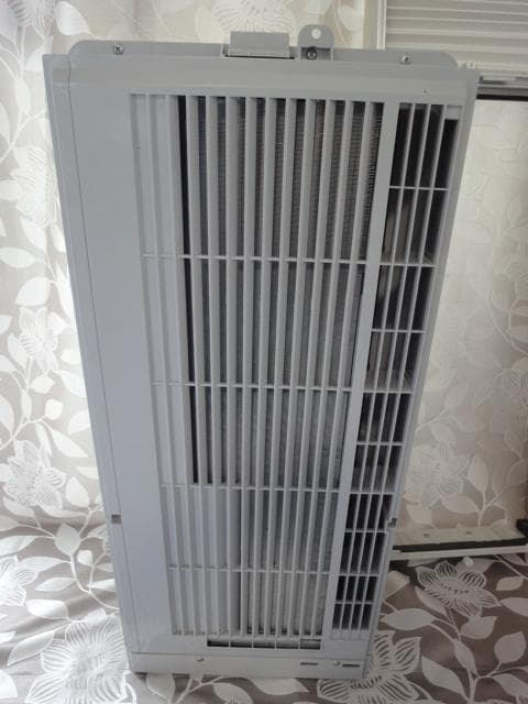 CORONAコロナ　ウインド窓用エアコン　CW-1819　2019年製(枠付き)