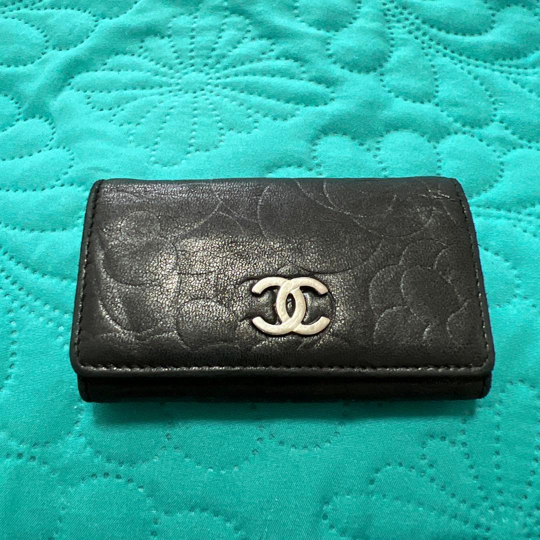 CHANEL ブラック レザー 6連キーケース　カメリア　良品　シリアルシール有