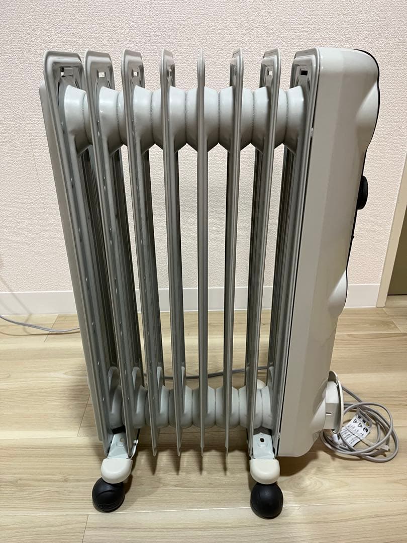 DeLonghi デロンギ　オイルヒーター HJ0812