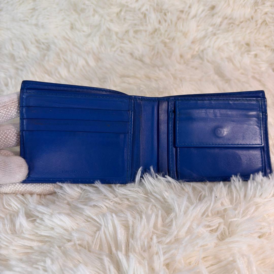 BOTTEGA VENETA 青 レザー 二つ折り財布 イントレチャート