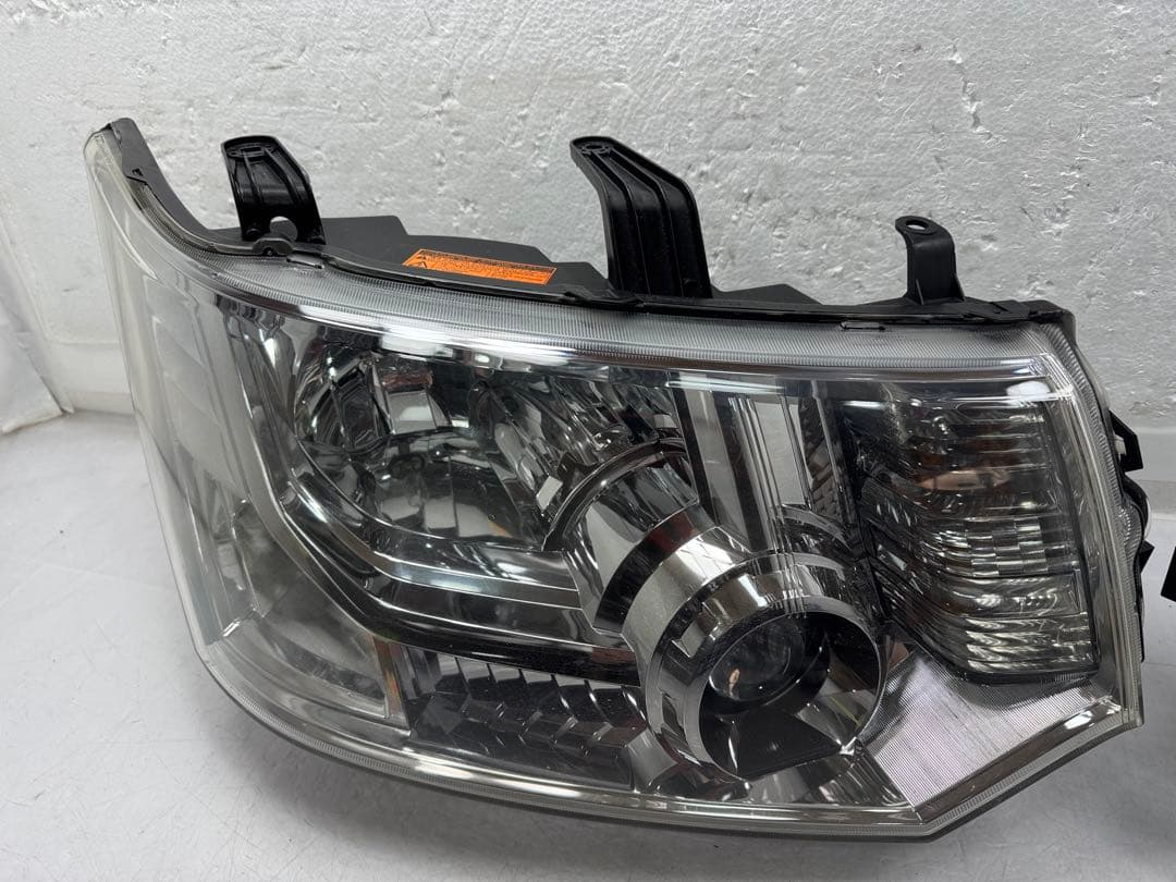 デリカD：5CV5Wヘッドライト左右レベ付 キセノン　HID