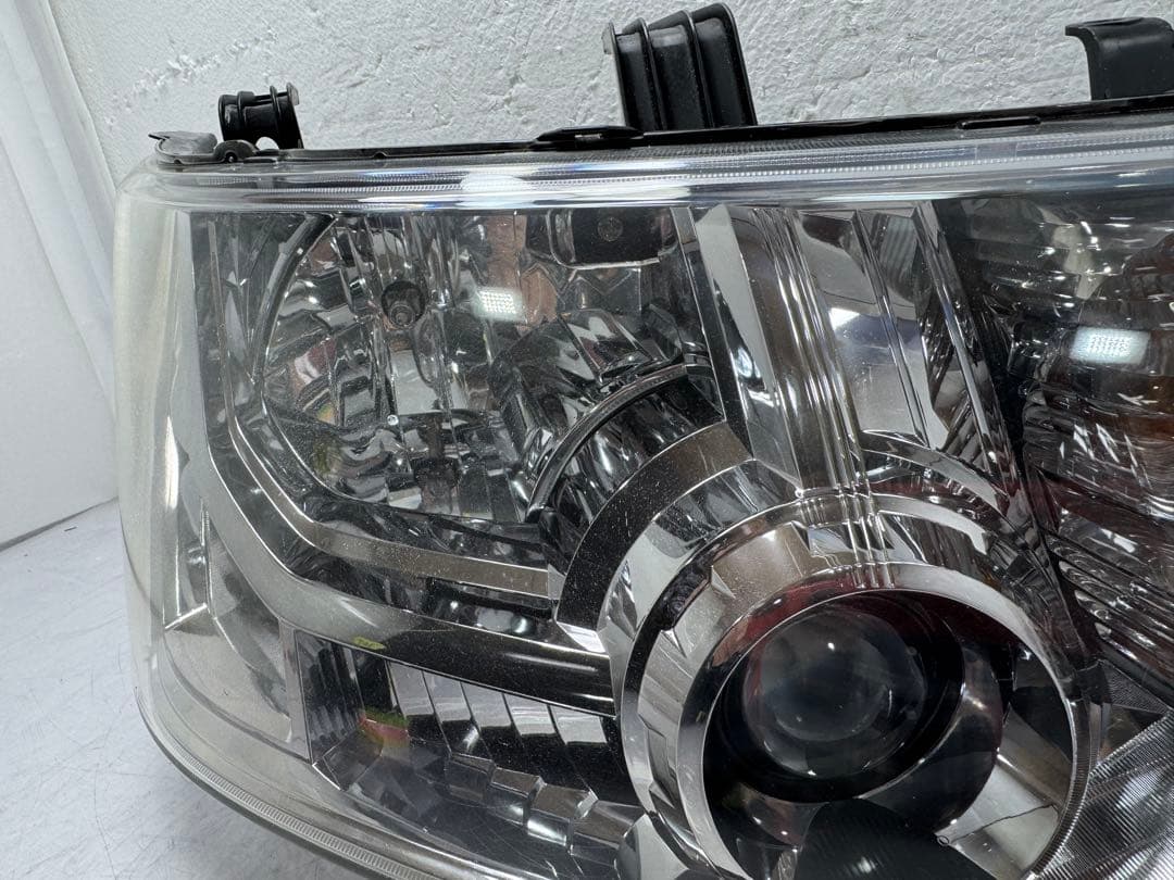 デリカD：5CV5Wヘッドライト左右レベ付 キセノン　HID