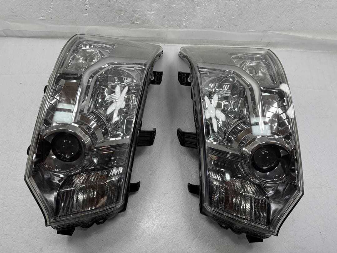 デリカD：5CV5Wヘッドライト左右レベ付 キセノン　HID