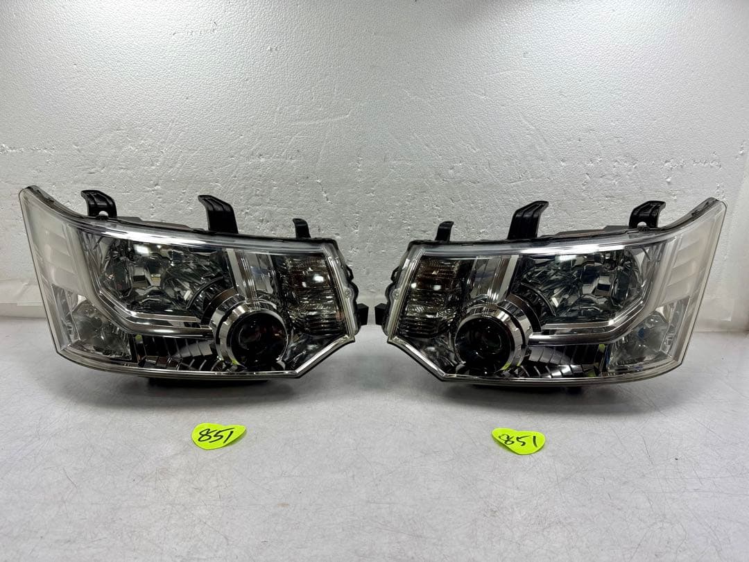 デリカD：5CV5Wヘッドライト左右レベ付 キセノン　HID