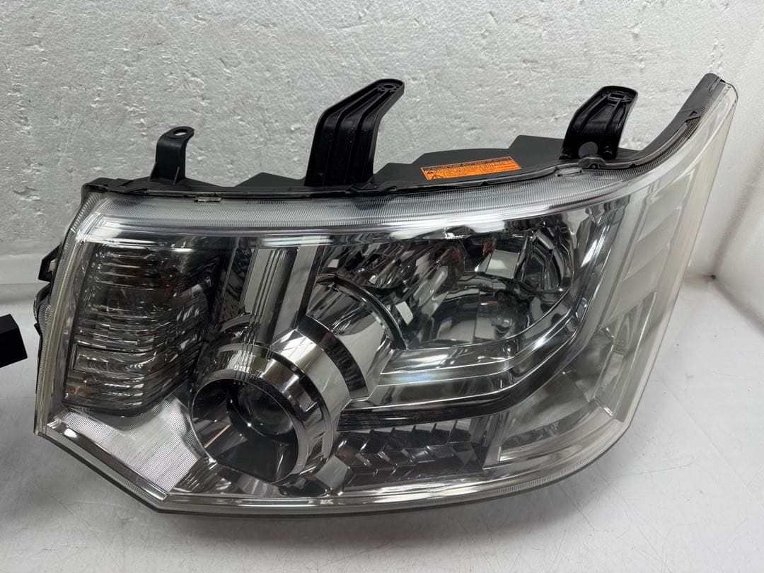 デリカD：5CV5Wヘッドライト左右レベ付 キセノン　HID