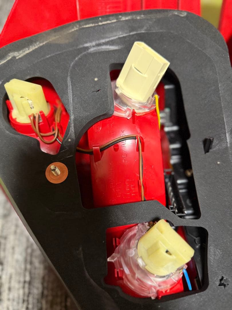 ・対応車種：メルセデス・ベンツSLクラス （R230後 期）・純正品・左右