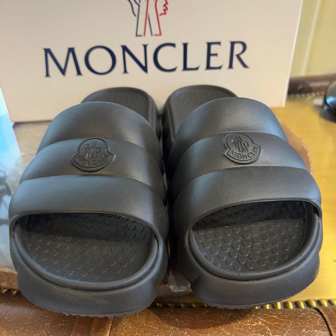 【新品完売サイズ】MONCLER Liloサンダル ブラック　25cm