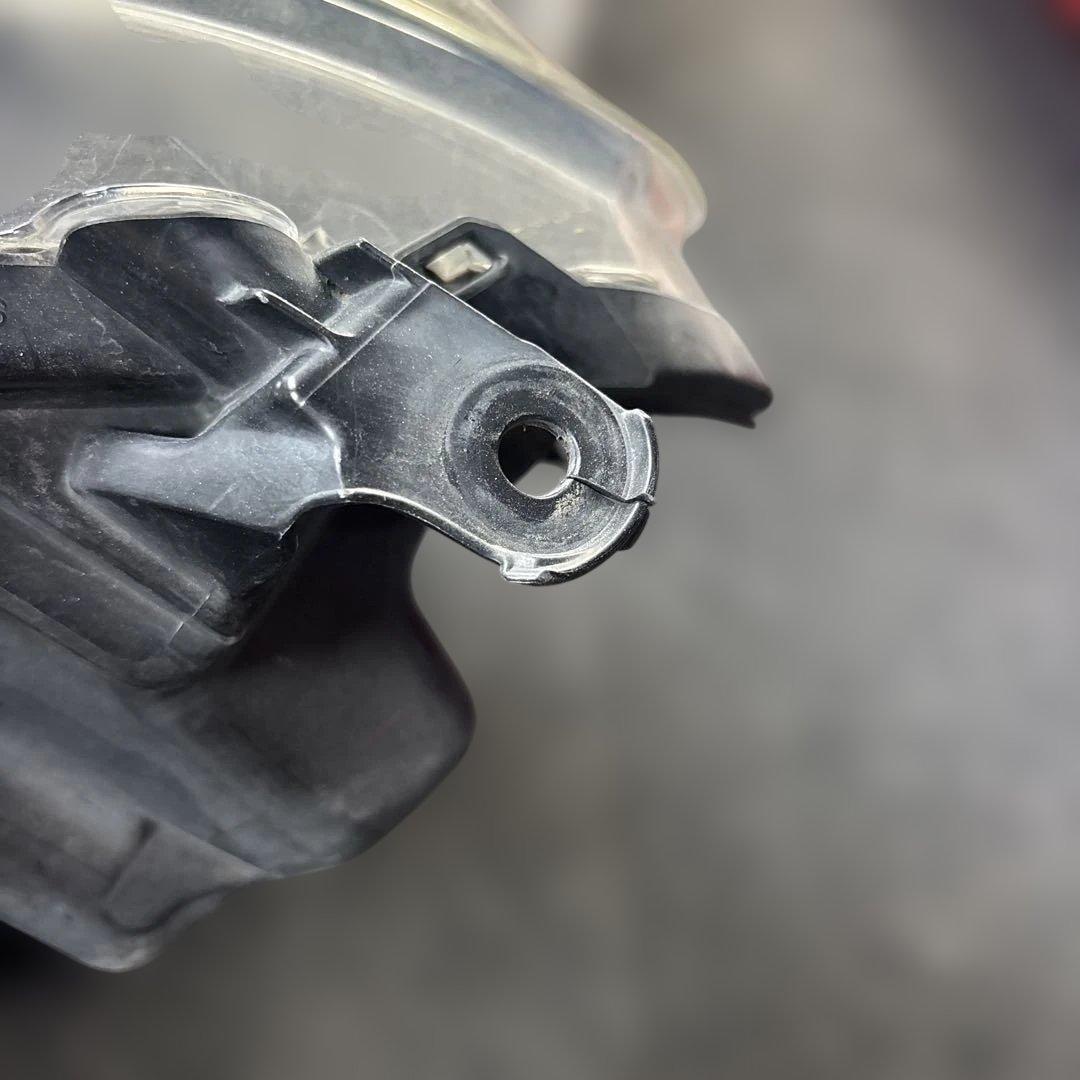 ダイハツ ウェイク 右ヘッドライト