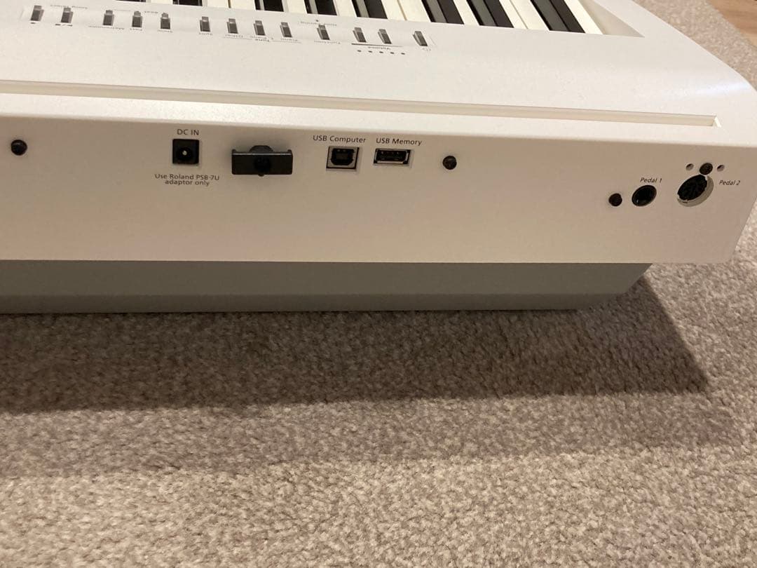 Roland FP-30X WH スピーカー内蔵ポータブルピアノ（ペダル付き）