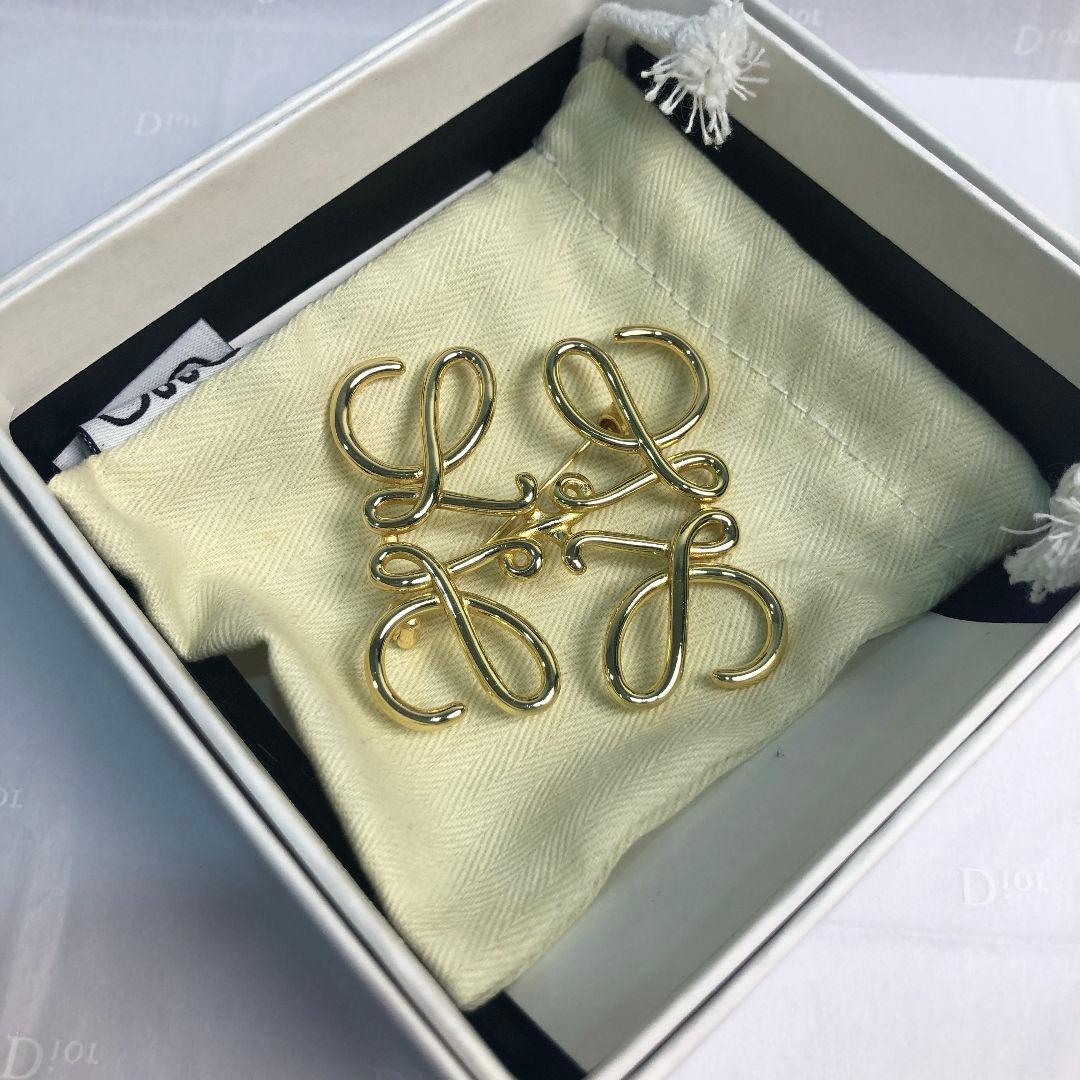 LOEWE アナグラム ブローチ ゴールドカラー ロゴデザイン