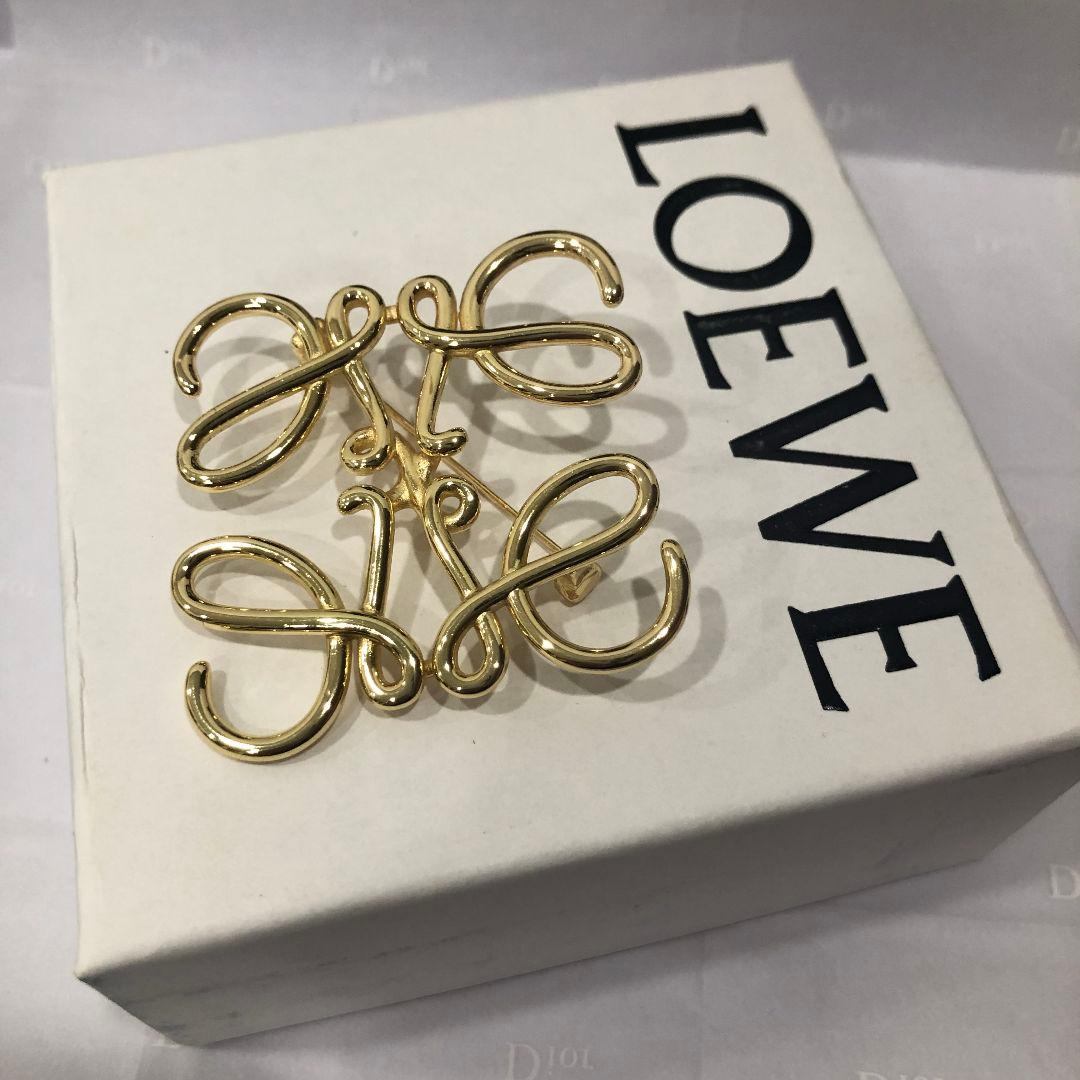 LOEWE アナグラム ブローチ ゴールドカラー ロゴデザイン