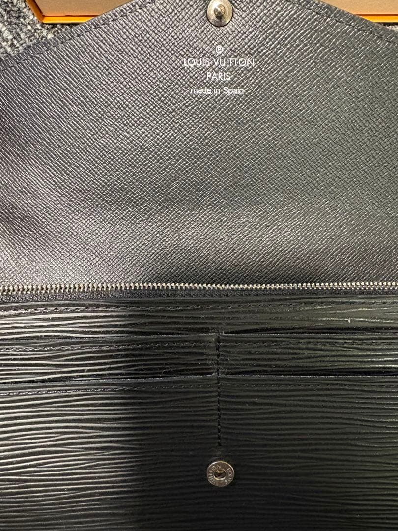 LOUIS VUITTON エピレザー ブラック長財布