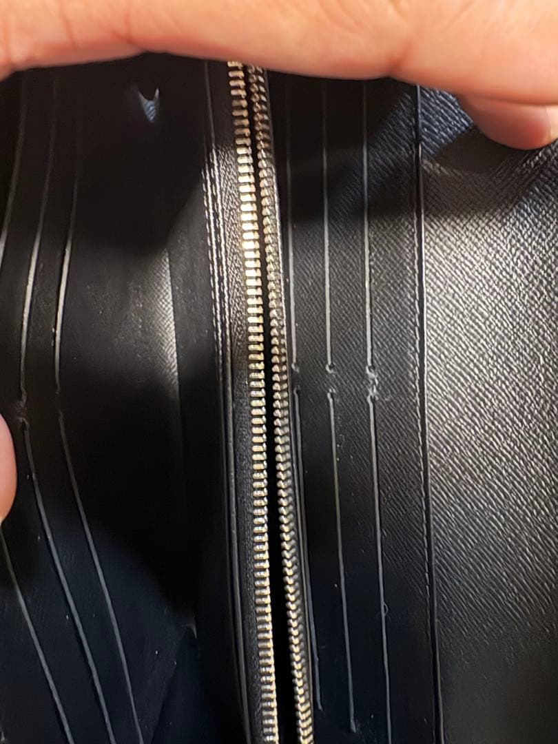 LOUIS VUITTON エピレザー ブラック長財布