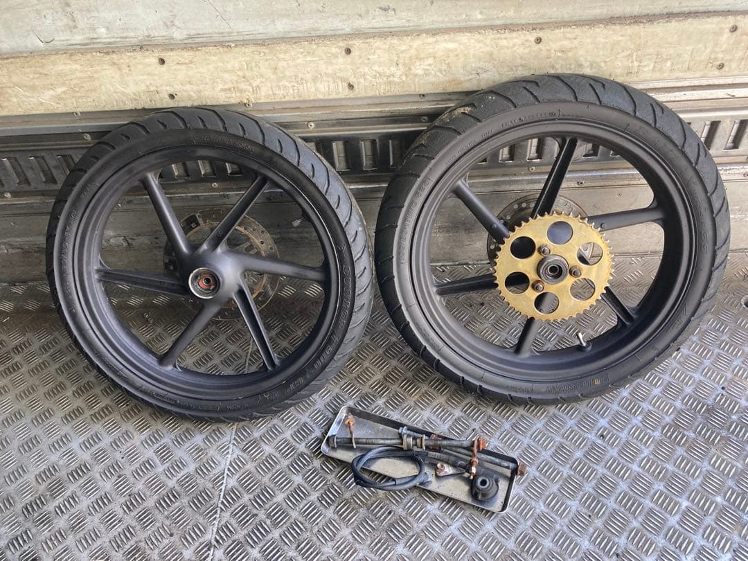 キレイ　NS-1 ホイール セット　エアバルブ新品交換　タイヤもバリ溝