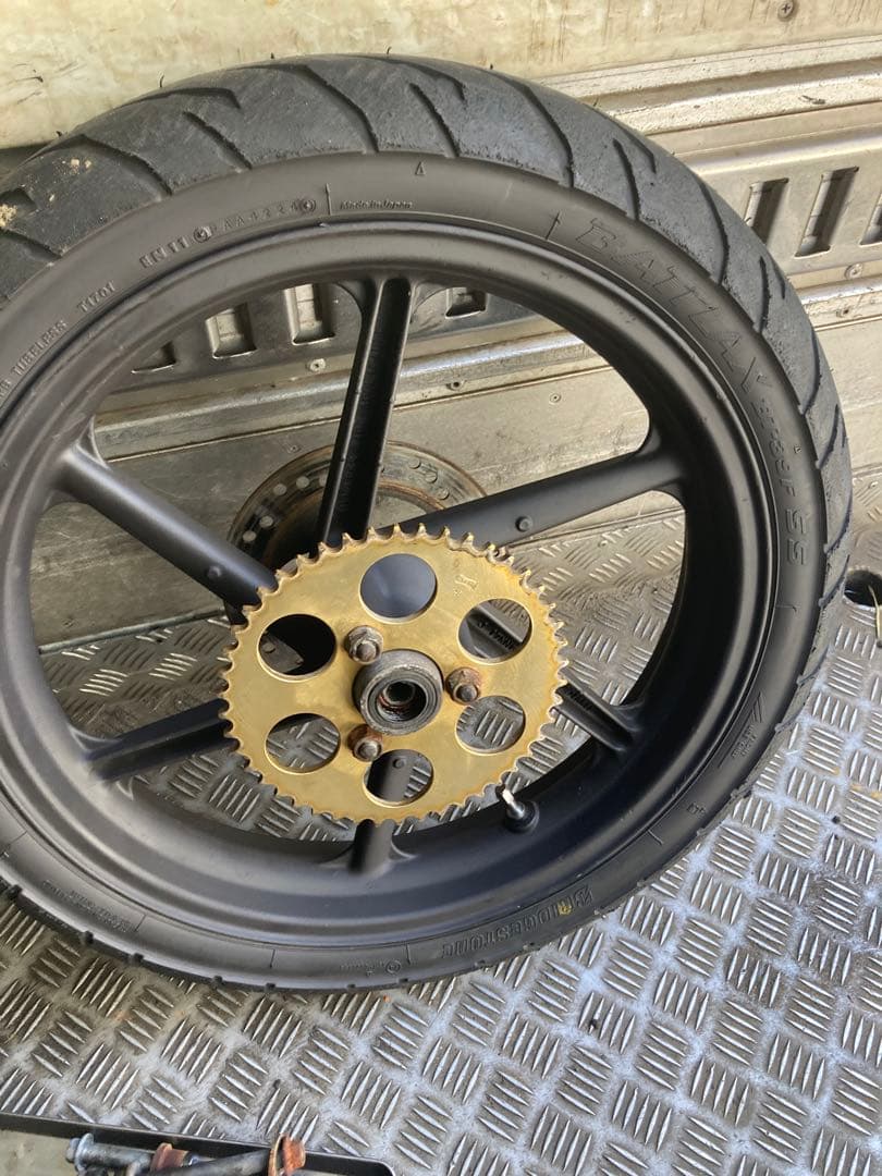 キレイ　NS-1 ホイール セット　エアバルブ新品交換　タイヤもバリ溝