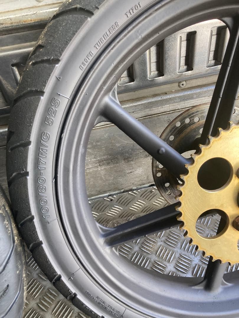 キレイ　NS-1 ホイール セット　エアバルブ新品交換　タイヤもバリ溝