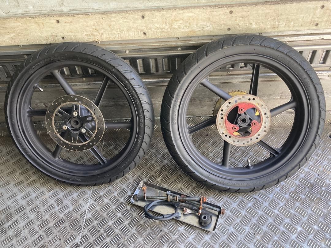 キレイ　NS-1 ホイール セット　エアバルブ新品交換　タイヤもバリ溝