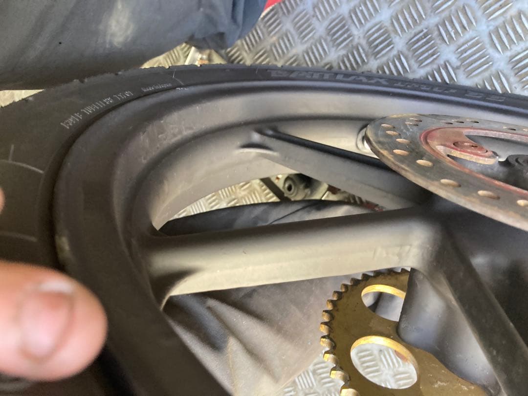 キレイ　NS-1 ホイール セット　エアバルブ新品交換　タイヤもバリ溝