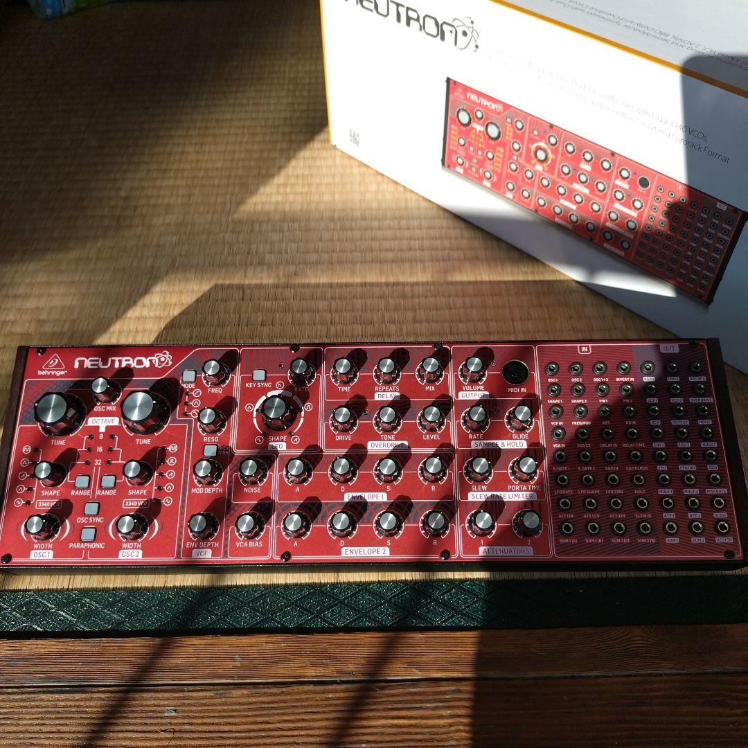 BEHRINGER　NEUTRON セミモジュラー