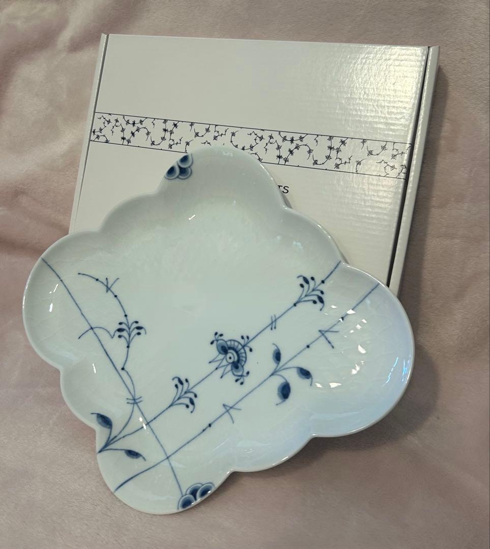   四葉型皿 花柄 箱付き