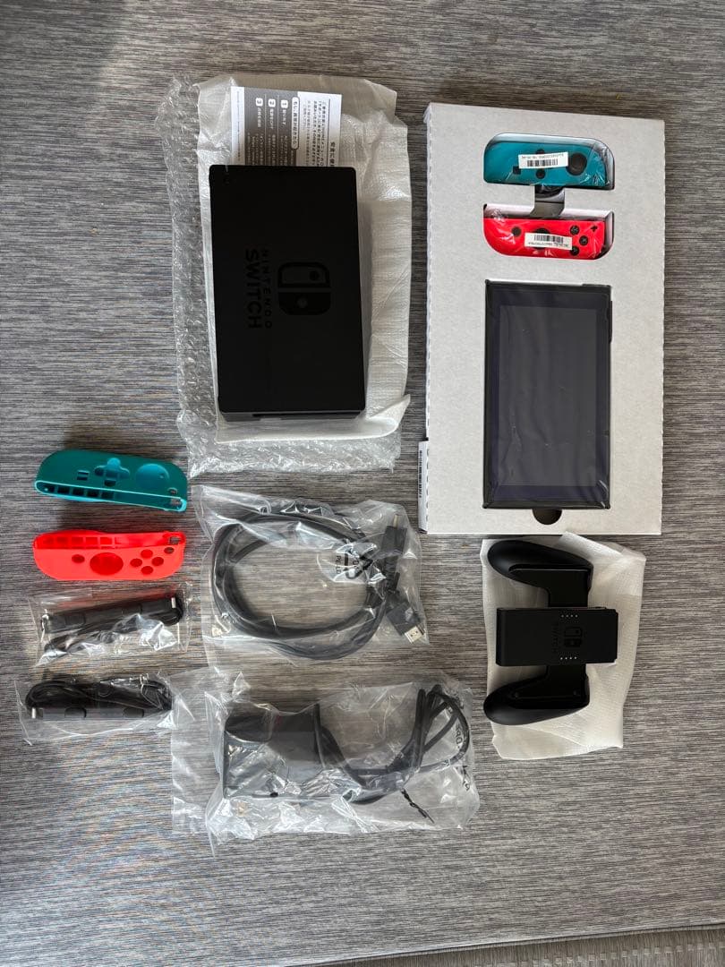 t*い様 Nintendo Switch 本体 青/赤 Joy-Con