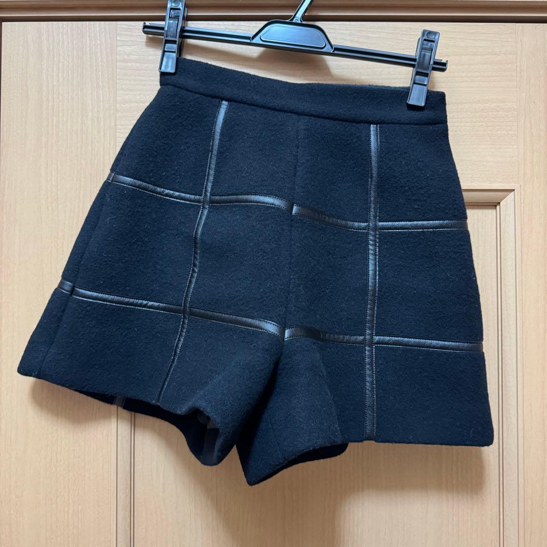 shéller 完売 レザーチェックショートパンツ