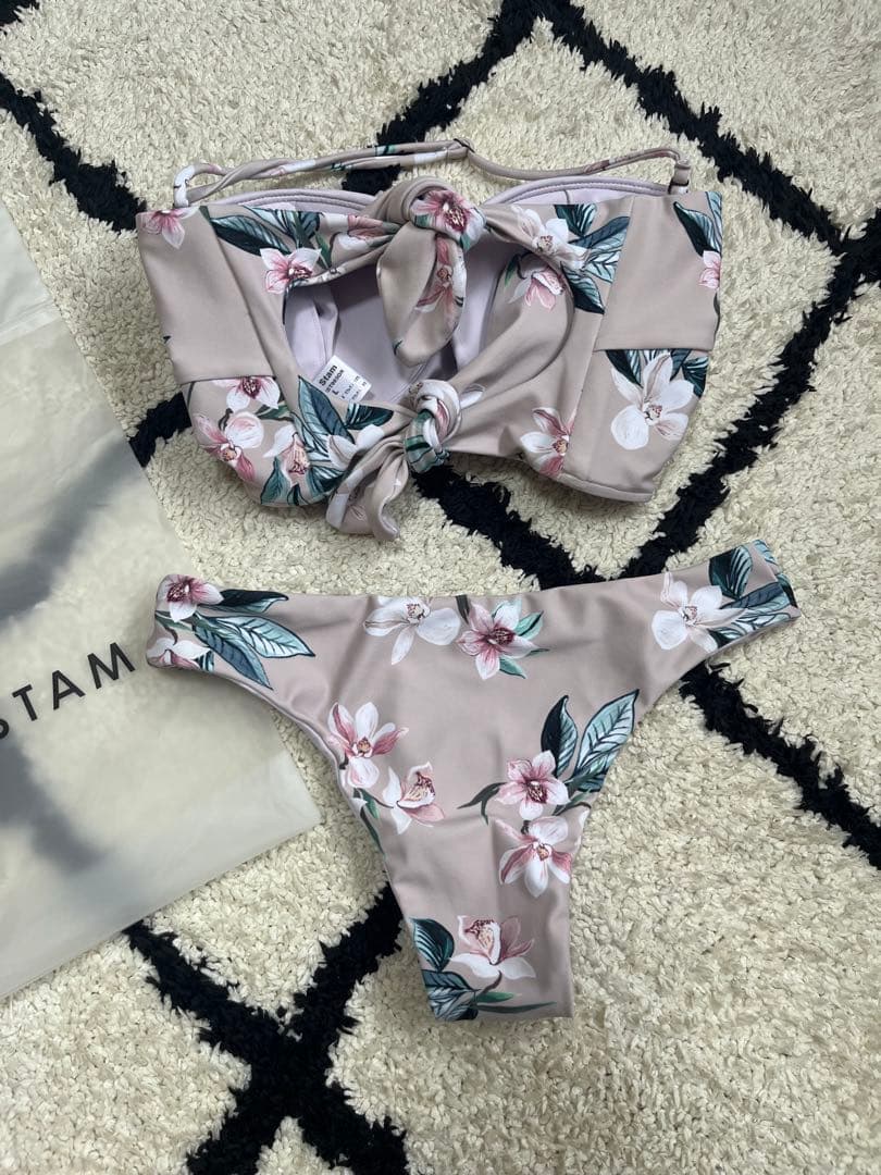 アリシアスタン水着 L