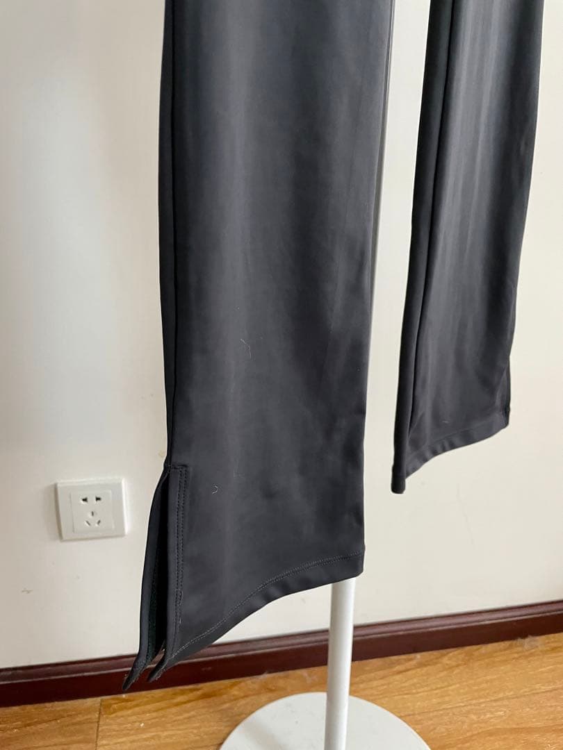 【エミヨガ新品紙タグ付き2点セット❗️】サスティナレッチプルオーバー&美脚レギンス