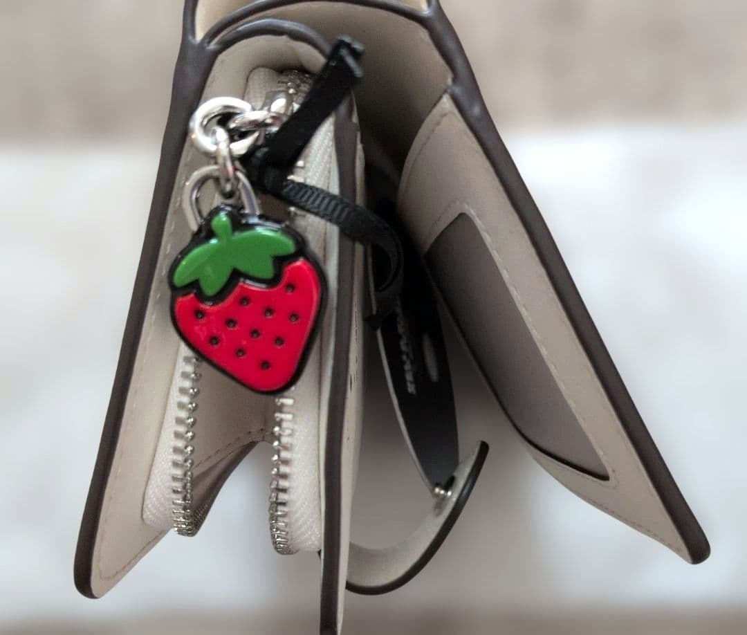 kate spade Hello Kitty ＆Friends 二つ折り財布