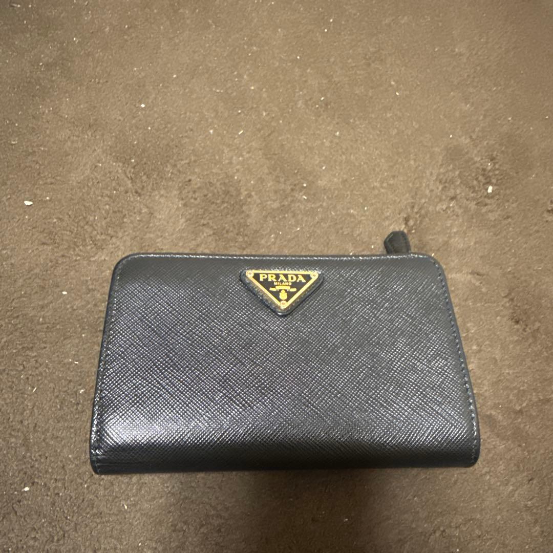 こ*✨様 PRADA ブラック 二つ折り財布