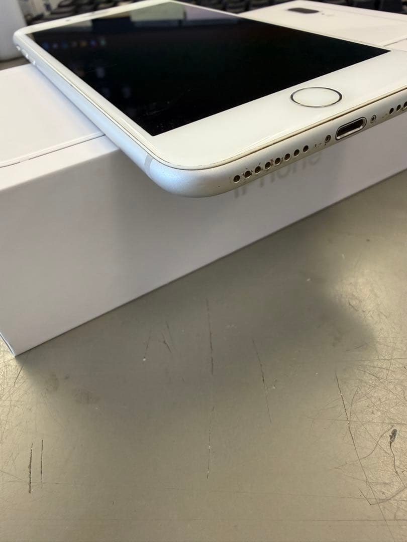 Apple iPhone 8 Plus シルバー 256GBバッテリー100%