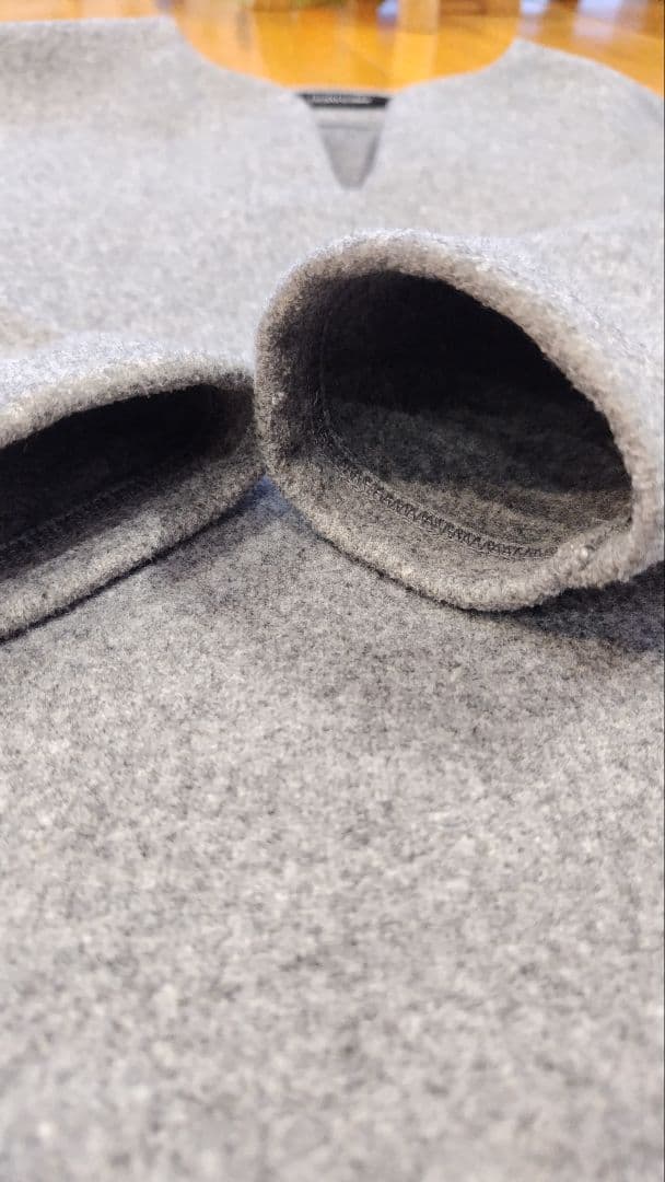 our洗えるウール混素材のキーネックプルオーバー杢グレー