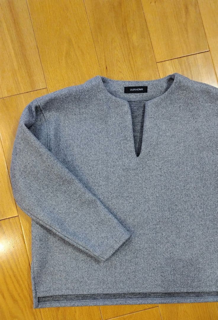 our洗えるウール混素材のキーネックプルオーバー杢グレー