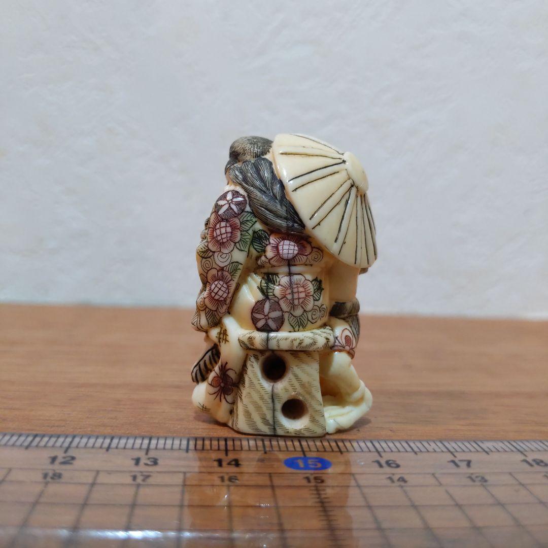 時代提物 彩色人物根付 天然素材 在銘【鍾馗様鬼退治】高さ4.6cm 重さ22ｇ