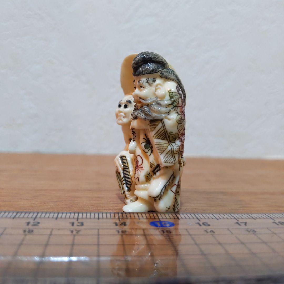 時代提物 彩色人物根付 天然素材 在銘【鍾馗様鬼退治】高さ4.6cm 重さ22ｇ