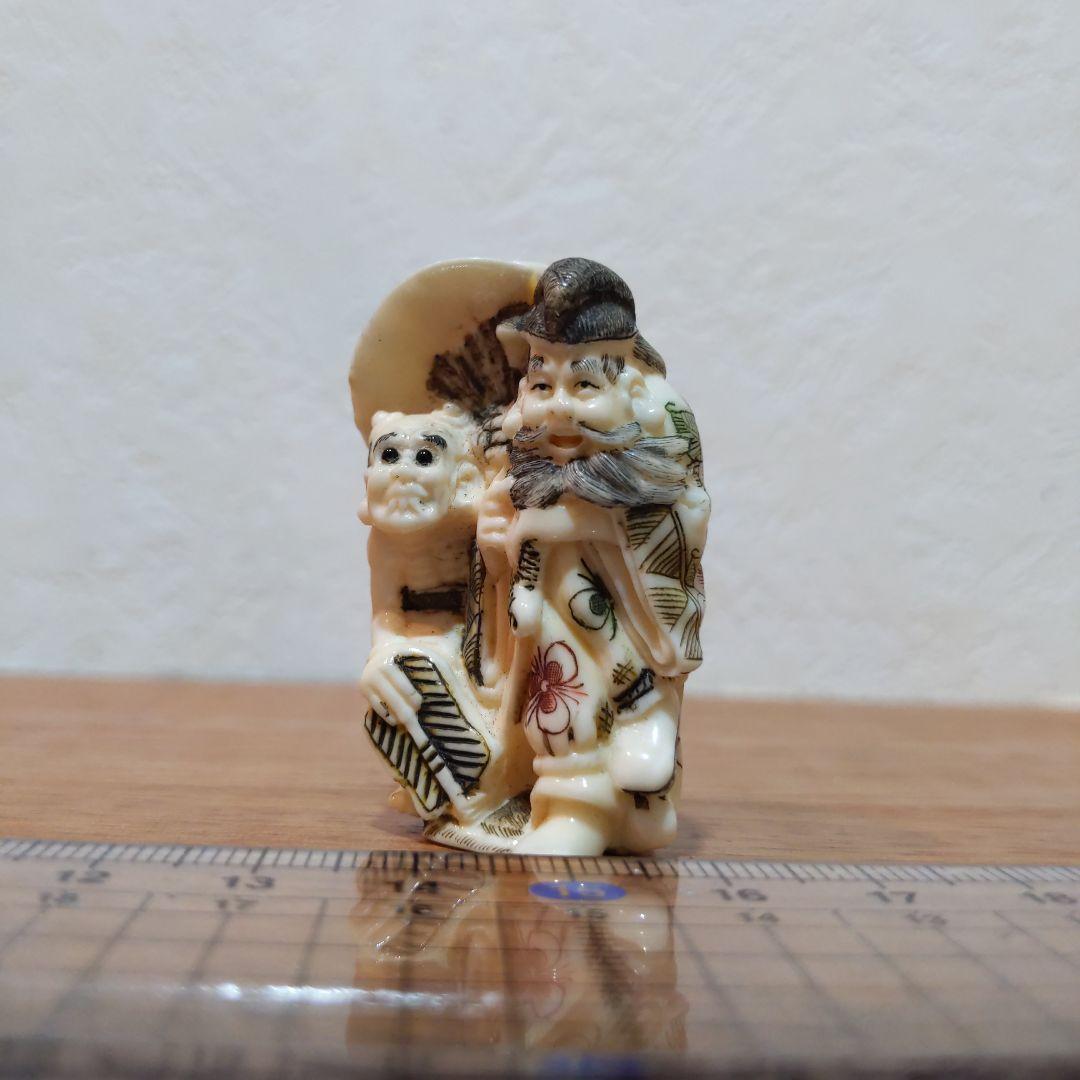 時代提物 彩色人物根付 天然素材 在銘【鍾馗様鬼退治】高さ4.6cm 重さ22ｇ