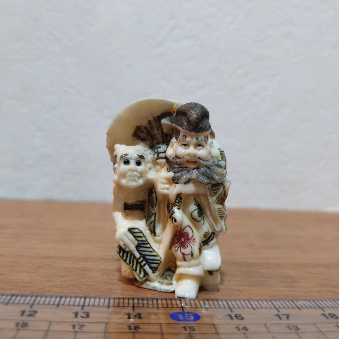 時代提物 彩色人物根付 天然素材 在銘【鍾馗様鬼退治】高さ4.6cm 重さ22ｇ