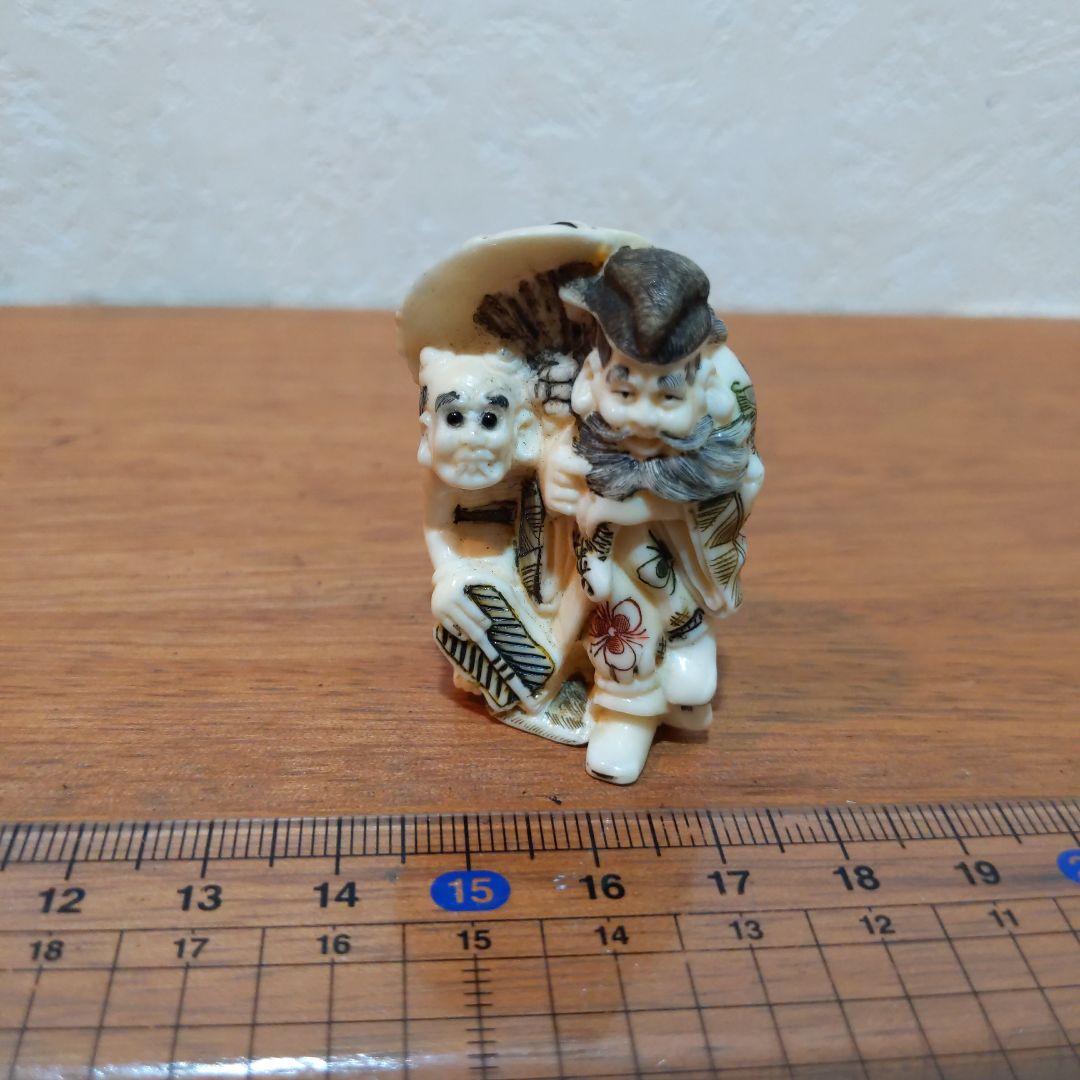 時代提物 彩色人物根付 天然素材 在銘【鍾馗様鬼退治】高さ4.6cm 重さ22ｇ