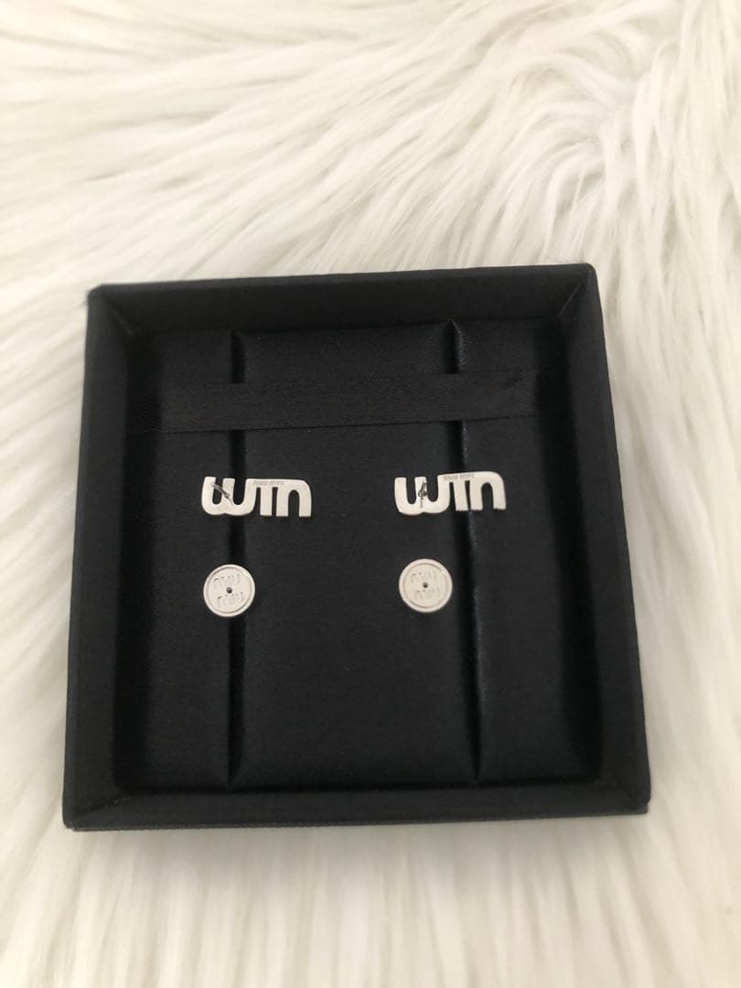 MIUMIU ミュウミュウ　ピアス　シルバー　キラキラ　クリスタル　MIUロゴ