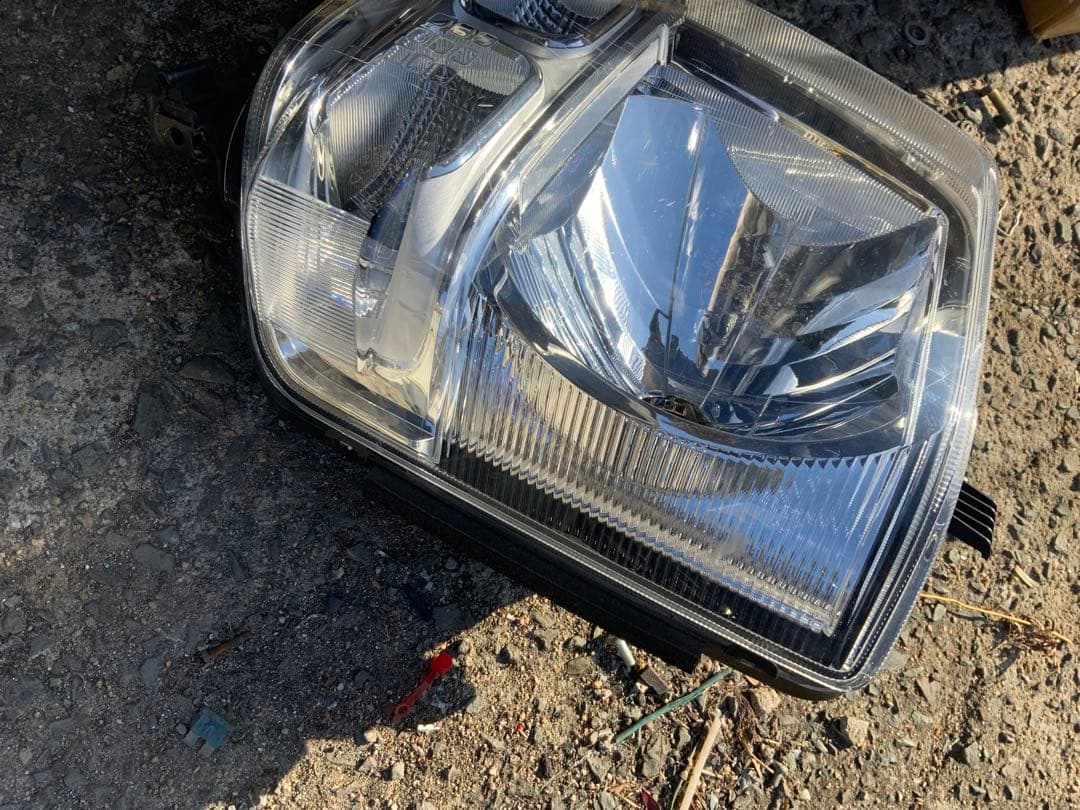 ステー損傷　エブリィ バン DA17V 純正 ハロゲン 左 ヘッドライト