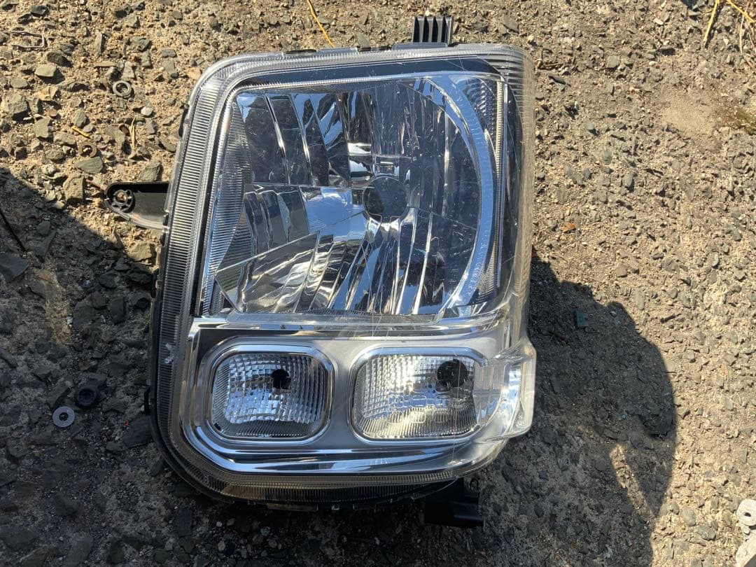 ステー損傷　エブリィ バン DA17V 純正 ハロゲン 左 ヘッドライト