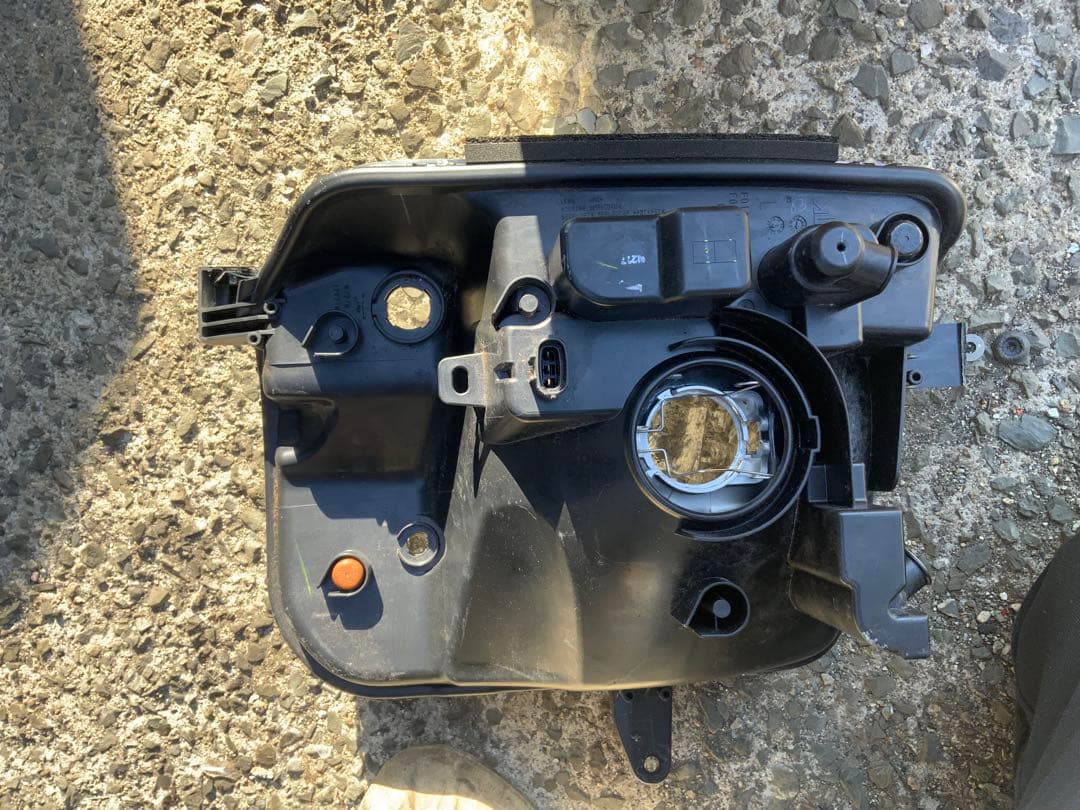 ステー損傷　エブリィ バン DA17V 純正 ハロゲン 左 ヘッドライト